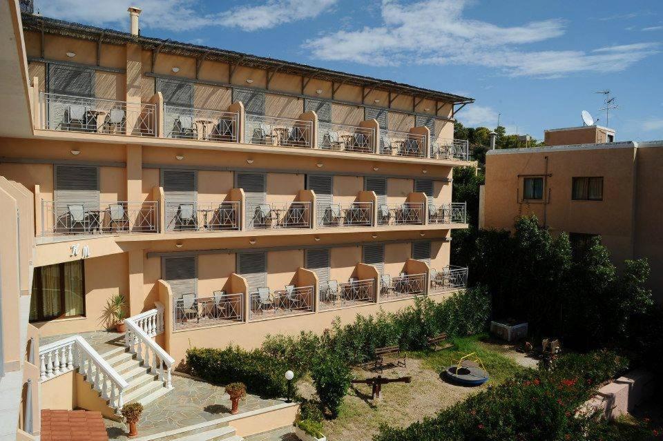 Hotel Magda Agia Marina  エクステリア 写真