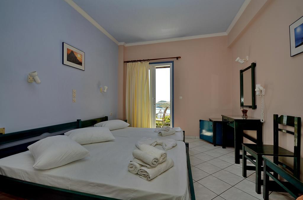 Hotel Magda Agia Marina  エクステリア 写真